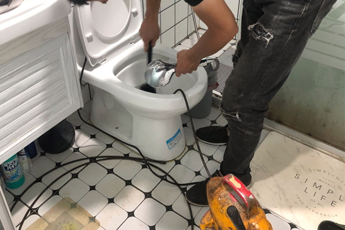 松北马桶堵塞自己疏通还是找师傅?专业上门服务让你省时更省心